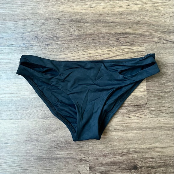 L*SPACE Three Strap Back Halter Top & Bottom (S/XS) - Picture 7 of 11